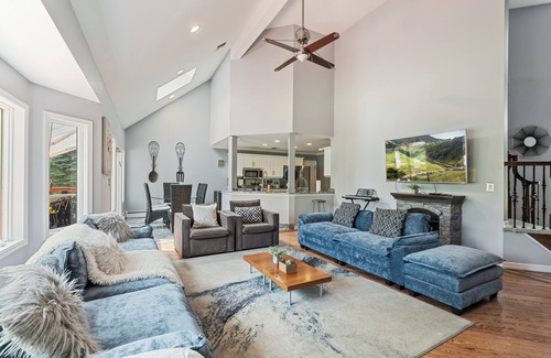 Stony Point Villa | Luxury 10BR Escape w/Pool, Hot Tub & Game Lounge