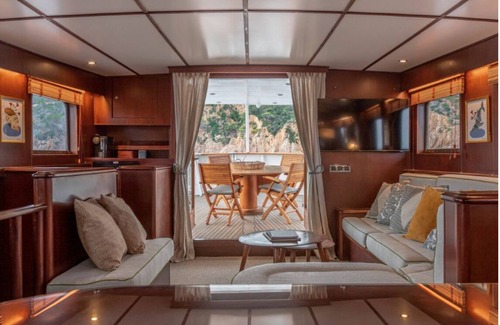 Ciutat Vella Boat Rental | Luxury 1962 Yacht With Your own Private Crew!