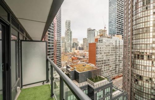 Bay Cloverhill Apartment | Luxury 1Bdr Condo in Downtown Toronto