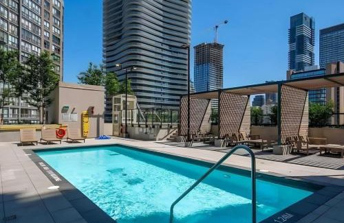 Bay Cloverhill Apartment | Luxury 1Bdr Condo in Downtown Toronto