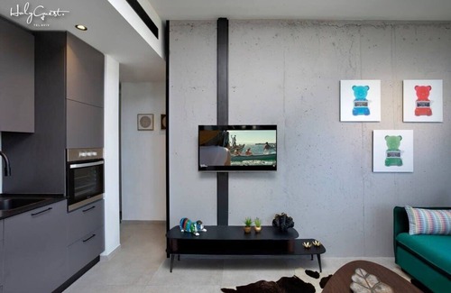 Kerem HaTeimanim Apartment | Luxury 1BR at Hayarkon by HolyGuest