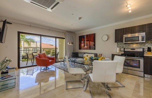 Washington Condo | Luxury 1BR Condo @ Great Location & Amenities