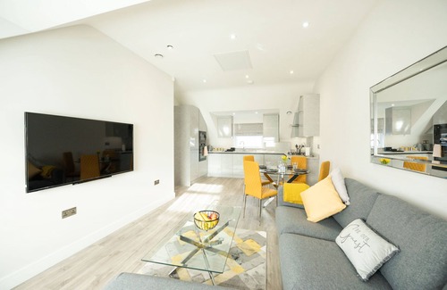 Reading Apartment | Luxury 2 Bed, 2 Bath Apartment by KSA
