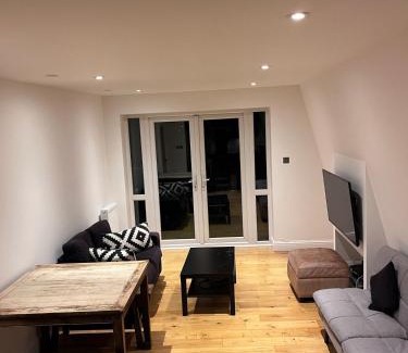 Askew Apartment | Luxury 2 bed 2 bath penthouse