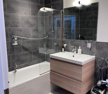 Askew Apartment | Luxury 2 bed 2 bath penthouse