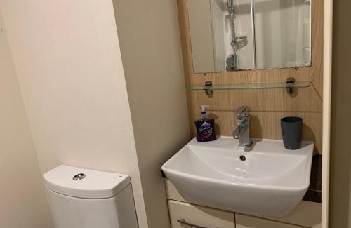 St George House | luxury 2 bed lodge sleeps up to 6, free parking, Wi-Fi, E3 Whitehouse leisure park towyn