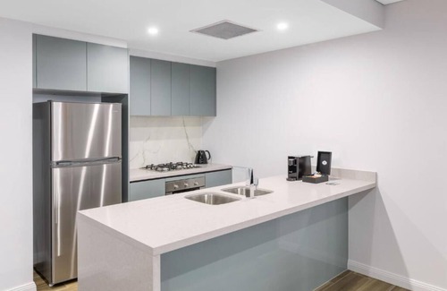 North Sydney Apartment | Luxury 2 Bedroom Balcony Harbour View Suite