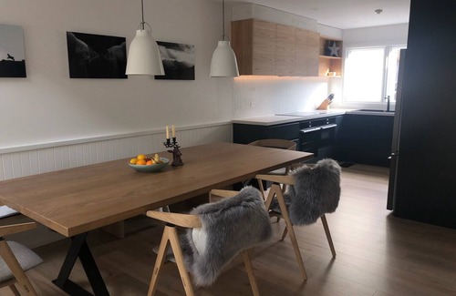 Thredbo Ski Chalet | Luxury 2 Bedroom Chalet in Thredbo, Beside Gunbarrel Express Quad Chair