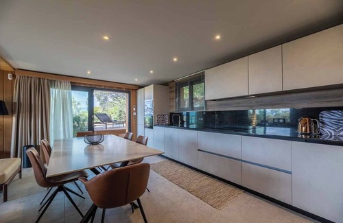 Cirendinu House | Luxury 2-bedroom chalet, mezzanine, swimming pool and sea view over Saint Cyprien bay.