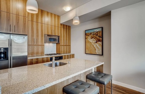 Pearl District Condo | Luxury 2 Bedroom Condo in the Pearl District