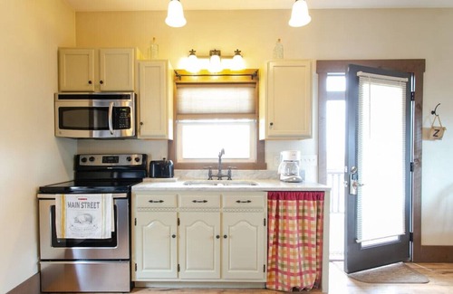 Berlin Cottage | Luxury 2-Bedroom Cottage in Downtown Berlin