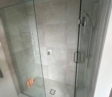 Saint Albans House | Luxury 2 Bedroom Hideout Near CBD,Merivale Mall