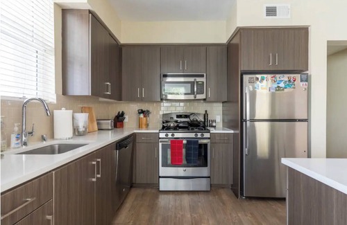 Del Rey Apartment | Luxury 2 Bedroom Retreat in Marina del Rey, FREE Parking, Gym, WiFi
