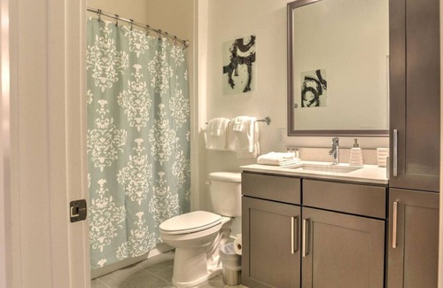 East End - Valley Street Condo | Luxury 2 King 2 Bath Condo