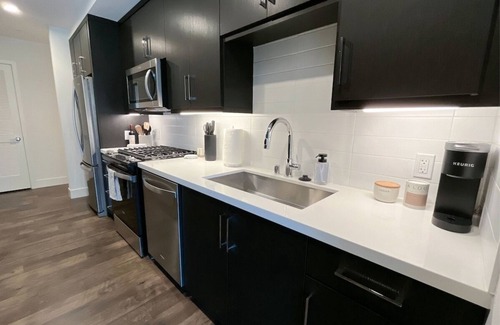 Marina District Apartment | Luxury 2 Story Apartment - Walking to Convention Center, Petco Park & Gaslamp