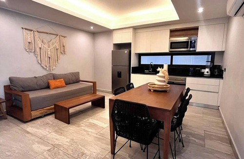 Tohoku Apartment | Luxury 2BD Condo 3 blk from 5th Ave W/PoolandParking