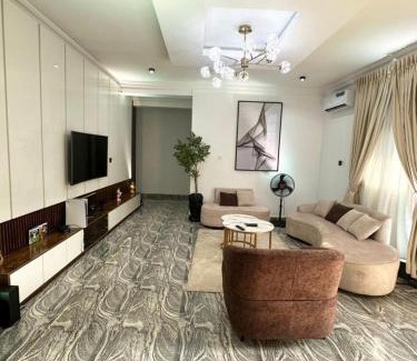 Gwarinpa Estate Apartment | Luxury 2BD Fully Serviced Apartment in Jahi