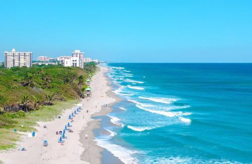Boca Raton Apartment | Luxury - 2BR 2BA - Balcony - Right Across From the Beach