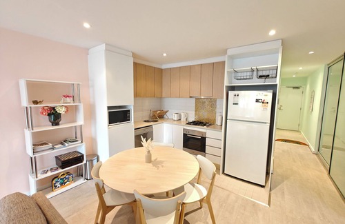 Adelaide Central Business District Apartment | Luxury 2BR apartment in the heart of CBD