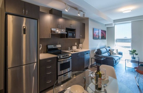 Centretown Apartment | Luxury 2BR Apt with Skyline Views, GYM and Laundry
