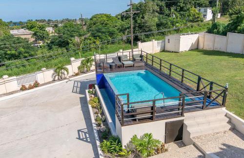 IronShore Estates House | Luxury 2BR Home facing Beach w/Pool Montego Bay #4