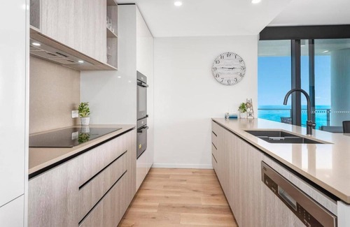 Burleigh Heads Apartment | Luxury 3 Bedroom Ocean View Apartment