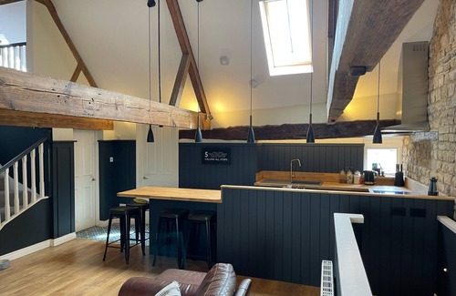 Stamford Apartment | Luxury 3 Bedroom Loft Apartment - Central Stamford