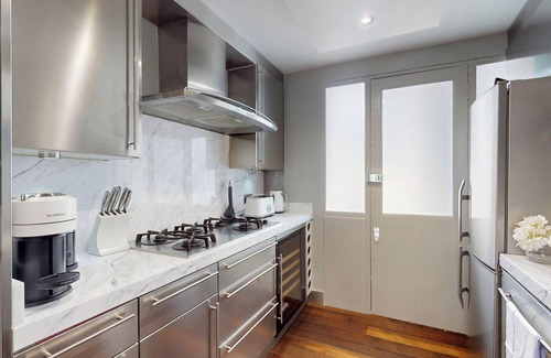 Royal Borough of Kensington and Chelsea Apartment | Luxury 3Bed,2Bath w/Balcony in the heart of London