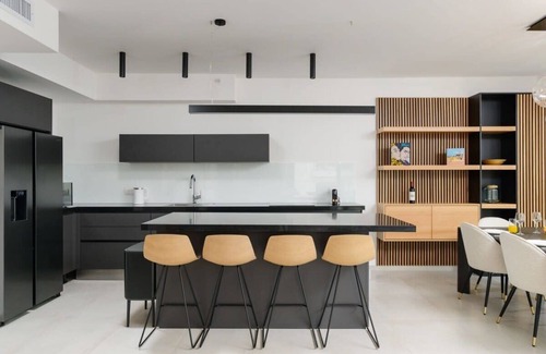 Kerem HaTeimanim Apartment | Luxury 3BR at Geula Beach by HolyGuest