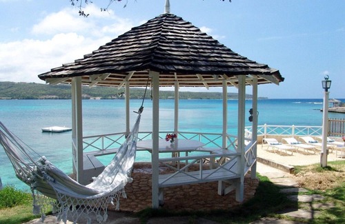 Discovery Bay Villa | Luxury 4 Bed Cottage in Discovery Bay, Jamaica - Fully Staffed