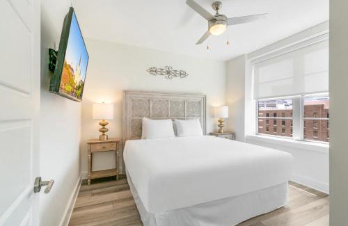 Central Business District House | Luxury 4 bedroom condo - Short Walk to Bourbon Street