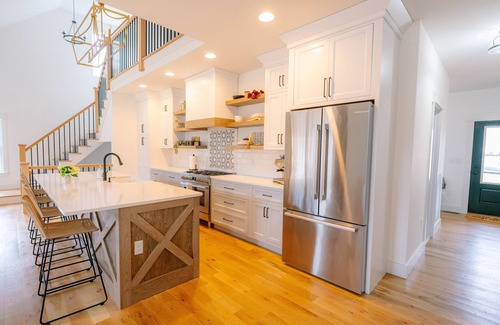 Montgomery House | Luxury 4 bedroom house in a quiet, serene neighborhood
