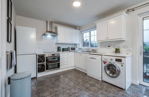 Queens Quarter House | Luxury 4 Bedroom Townhouse
