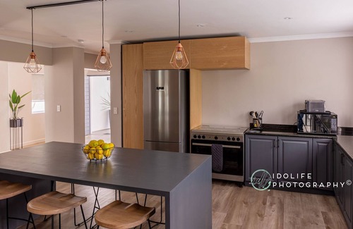 Stellenbosch Villa | Luxury 4 bedroom self catering Villa in central Stellenbosch with pool.