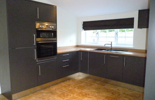 Crewe House | Luxury 4 Couples Hot Tub, New Wood-Burner, Spa Bathroom, Private Electric Gates