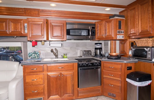 Bradenton House | Luxury 40' Motorhome at RV Resort W/full Amenities 2 Heated Pools, Bradenton Fl