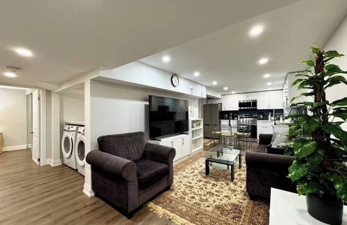 Ajax House | Luxury 4BR Villa