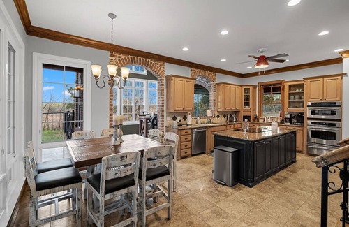 Sanger Villa | Luxury 5 Acre Private Estate on Lake Ray Roberts