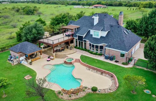 Sanger Villa | Luxury 5 Acre Private Estate on Lake Ray Roberts