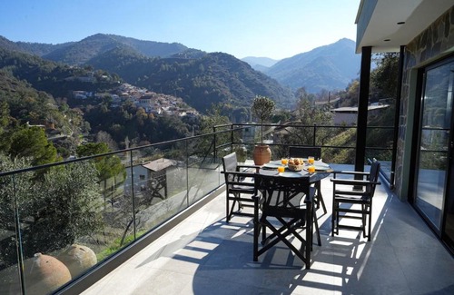 Kalopanayiotis House | Luxury 5-Bedroom Chalet Kalopanayiotis