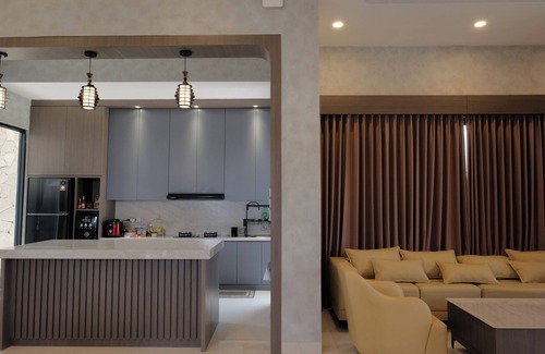 Cisarua Villa | Luxury 5-bedroom villa in beautiful West Java with AC, WiFi, Private Pool