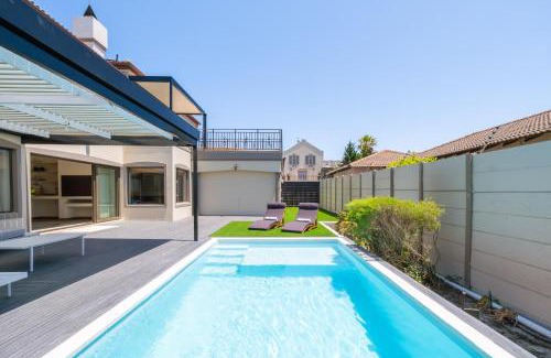 West Beach House | Luxury 5 Bedroom Villa with Heated Pool and Inverter in Blouberg
