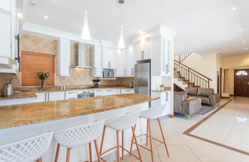 West Beach House | Luxury 5 Bedroom Villa with Heated Pool and Inverter in Blouberg