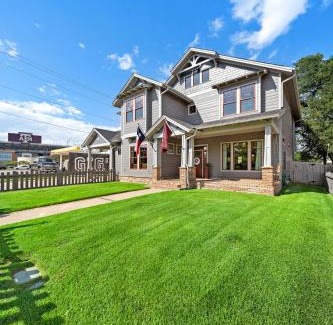 College Park Villa | Luxury 5 BR 4 Bath, Hot Tub, Outdoor Kitchen, Across Street from Kyle Field!