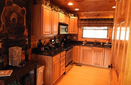 Gatlinburg Cabin | Luxury 5 King Suites, 5 Bath Log Cabin Close to Town & Trolley