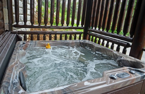 Gatlinburg Cabin | Luxury 5 King Suites, 5 Bath Log Cabin Close to Town & Trolley