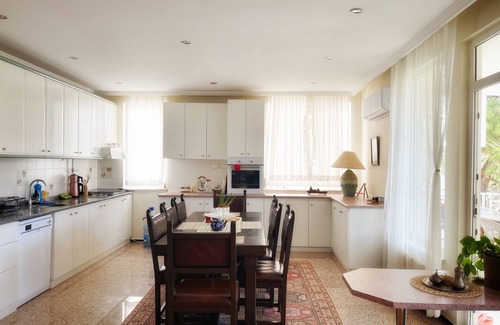 Konyaalti Apartment | Luxury 5 room duplex maisonette with roof terrace (7 min. walk to Konyaalti beach)