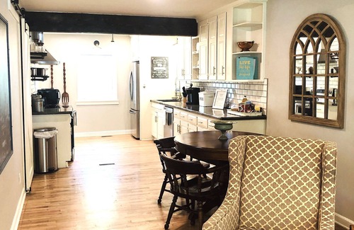 Topeka House | Luxury 5-Star Home ~ Location~Fenced Yard~Families~Couples~King Bed