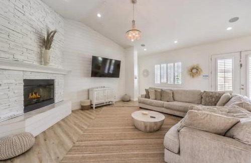 Henderson Villa | Luxury 5BR Villa Pool Hot Tub RV Friendly