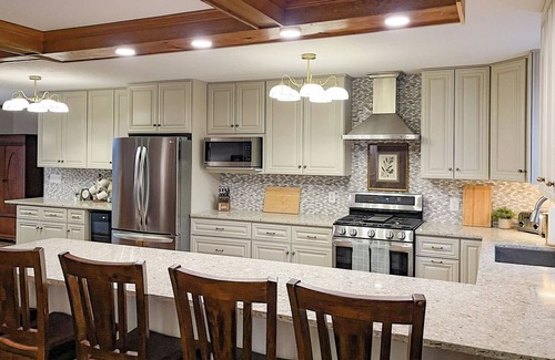 Taylors House | Luxury 6,000+ sq ft Hideaway with Heated Pool, Spa, & Sauna - near Greenville